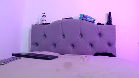 IG   OF red moonn online show from 12-22-24, 07:10