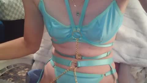 Red online show from 11-13-25, 05:34