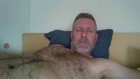 Snapshot of redandbluecloud chatting on 02-18-25, 01:00 Red online show from 02-18-25, 01:00