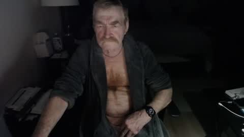 Snapshot of redbare12007 chatting on 07-15-26, 07:35 Red online show from 07-15-26, 07:35