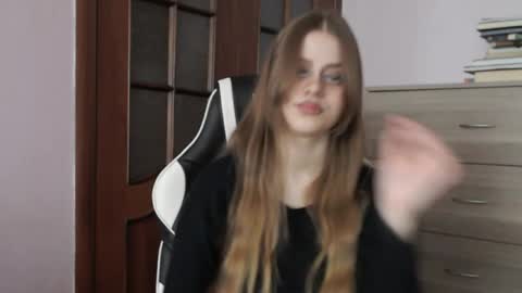 Lily online show from 05-28-26, 02:31