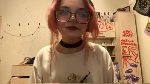 Snapshot of redheadcatxd chatting on 04-24-26, 09:28 Eva online show from 04-24-26, 09:28