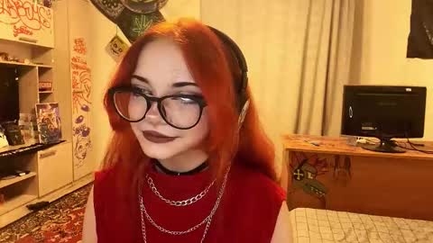 Snapshot of redheadcatxd chatting on 05-13-26, 10:17 Eva online show from 05-13-26, 10:17