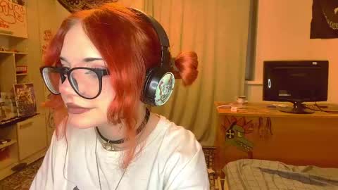 Snapshot of redheadcatxd chatting on 05-16-26, 10:41 Eva online show from 05-16-26, 10:41