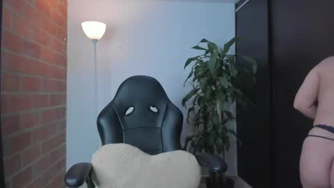 Snapshot of redmusee chatting on 05-23-26, 06:56 redmusee online show from 05-23-26, 06:56