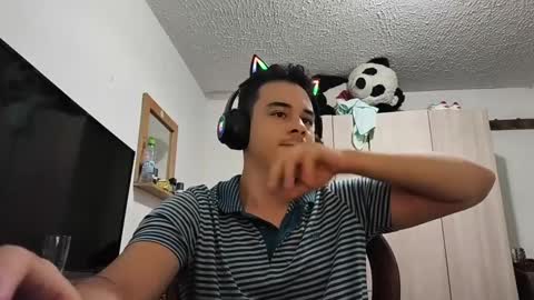 Snapshot of redsoul951869 chatting on 09-15-25, 05:18 RedsoulReaver online show from 09-15-25, 05:18