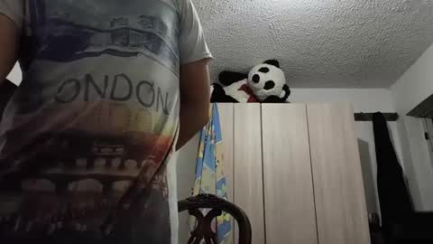 Snapshot of redsoul951869 chatting on 09-22-25, 04:14 RedsoulReaver online show from 09-22-25, 04:14