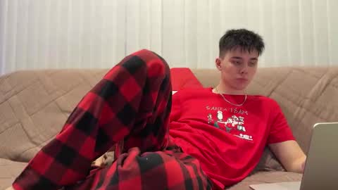 Snapshot of reeves_bae chatting on 11-28-25, 08:00 Alex online show from 11-28-25, 08:00