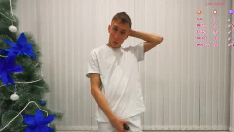 Snapshot of reeves_bae chatting on 12-04-25, 09:23 Alex online show from 12-04-25, 09:23