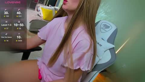 Snapshot of reggiemeow chatting on 05-15-26, 03:13 reggieMeow online show from 05-15-26, 03:13