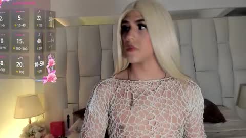 Snapshot of regiina_doll chatting on 03-25-26, 11:11 regiina_doll online show from 03-25-26, 11:11