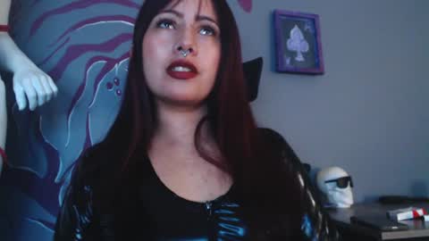 Snapshot of regina_iris chatting on 05-19-26, 10:10 Regina online show from 05-19-26, 10:10