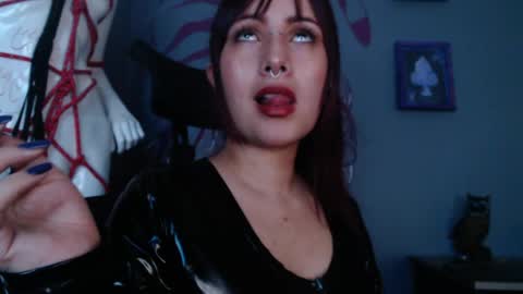 Snapshot of regina_iris chatting on 06-03-26, 11:10 Regina online show from 06-03-26, 11:10