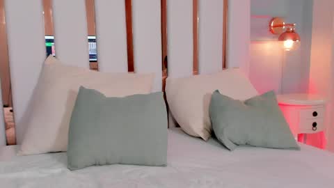 Regina  online show from 04-03-26, 04:43