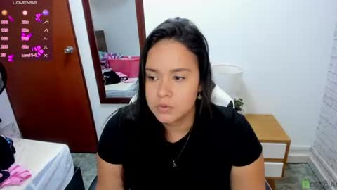 Snapshot of reina_loren chatting on 06-11-26, 03:48 reina_loren online show from 06-11-26, 03:48