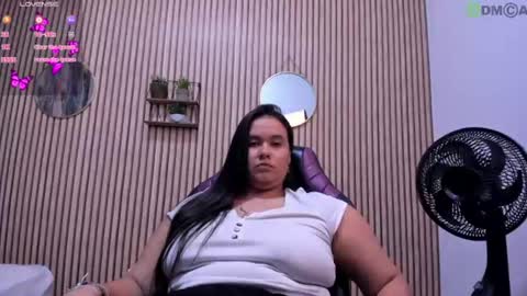 Snapshot of reina_loren chatting on 08-06-26, 05:31 reina_loren online show from 08-06-26, 05:31