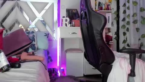 Snapshot of reina_love2 chatting on 01-15-25, 10:06 Reina online show from 01-15-25, 10:06