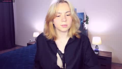 Snapshot of remipeach chatting on 05-19-26, 03:40 RemiPeach online show from 05-19-26, 03:40