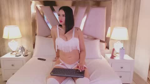 Snapshot of renata_black_ chatting on 09-12-25, 10:37 Renata online show from 09-12-25, 10:37