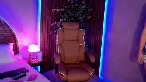 Snapshot of renata_black_ chatting on 09-19-25, 10:05 Renata online show from 09-19-25, 10:05