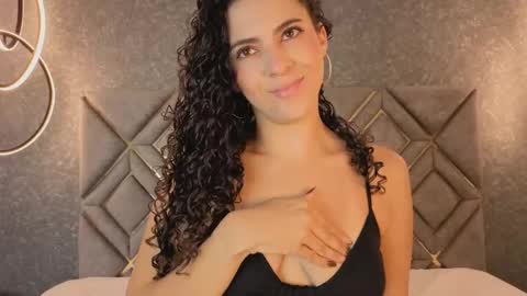 Snapshot of renata_cruz_ chatting on 10-04-25, 10:35 Renata 3 online show from 10-04-25, 10:35