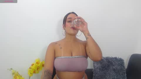 renatabrownn28 online show from 06-01-26, 04:31