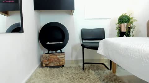 Snapshot of renataruiz_rr chatting on 02-22-25, 03:14 online show from 02-22-25, 03:14