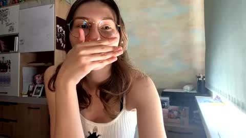 Mia online show from 05-05-26, 11:18