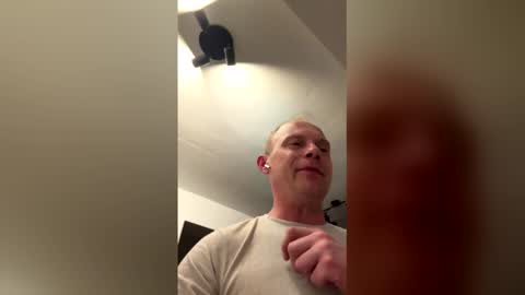 rene_brulee online show from 12-19-25, 01:23