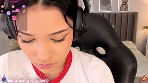 Snapshot of renee_shelby_ chatting on 12-27-24, 09:00 Renee Shelby online show from 12-27-24, 09:00