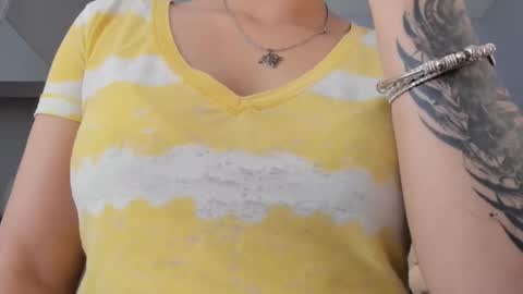 Snapshot of renee_shelby_ chatting on 10-03-25, 10:07 Renee Shelby online show from 10-03-25, 10:07