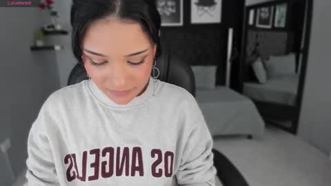 Snapshot of renee_shelby_ chatting on 01-15-26, 08:01 Renee Shelby online show from 01-15-26, 08:01