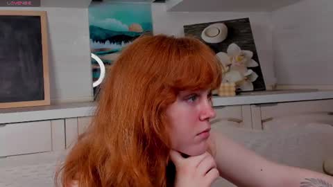 Snapshot of reneefoxy_ chatting on 06-11-26, 01:16 reneefoxy_ online show from 06-11-26, 01:16