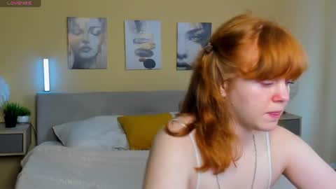 Snapshot of reneefoxy_ chatting on 07-08-26, 12:59 reneefoxy_ online show from 07-08-26, 12:59