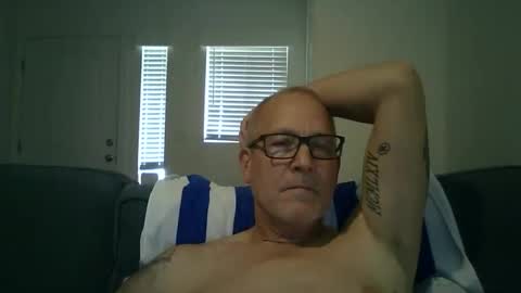 Snapshot of renewaz chatting on 05-17-26, 06:37 Renewaz online show from 05-17-26, 06:37