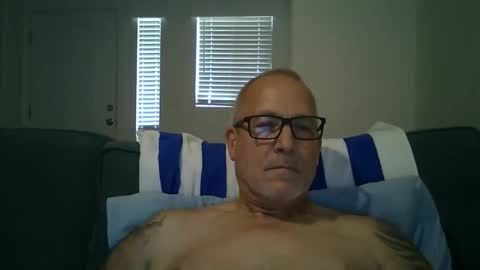 Snapshot of renewaz chatting on 05-18-26, 07:31 Renewaz online show from 05-18-26, 07:31