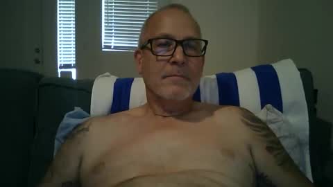 Snapshot of renewaz chatting on 05-19-26, 07:53 Renewaz online show from 05-19-26, 07:53