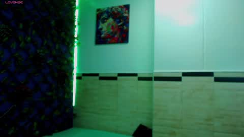 R E N E  online show from 02-12-25, 07:34