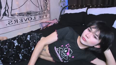 Snapshot of rennuts chatting on 12-27-24, 03:04 rennuts online show from 12-27-24, 03:04