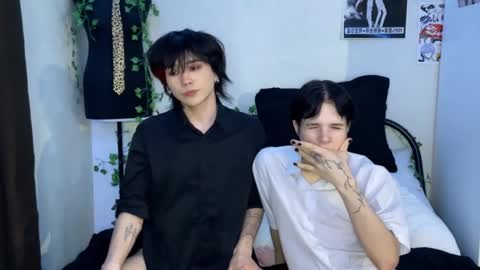 Snapshot of rennuts chatting on 02-11-25, 11:12 rennuts online show from 02-11-25, 11:12