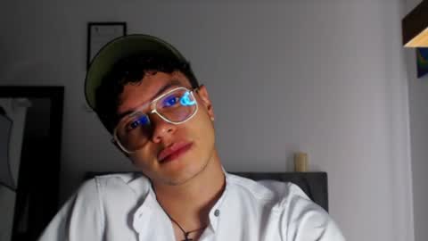 Snapshot of rexbunnybody chatting on 04-05-26, 06:16 Rex online show from 04-05-26, 06:16