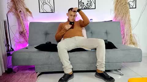 reymasterhot online show from 12-22-25, 03:58