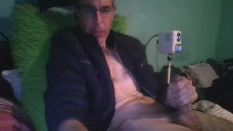 reyes_albert2006 online show from 04-12-26, 08:52