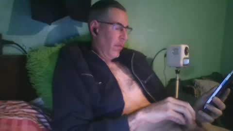 reyes_albert2006 online show from 04-19-26, 03:44