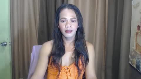 Snapshot of reyna_33mhalia chatting on 05-18-26, 01:06 your cum slut online show from 05-18-26, 01:06