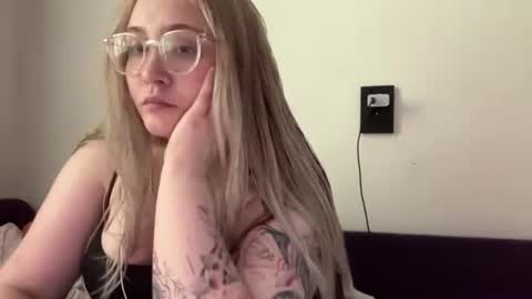 Snapshot of rheascalet chatting on 06-11-26, 06:11 Katie online show from 06-11-26, 06:11