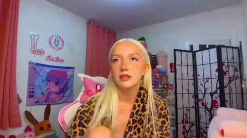 Snapshot of riababe chatting on 06-22-26, 02:46 ria online show from 06-22-26, 02:46