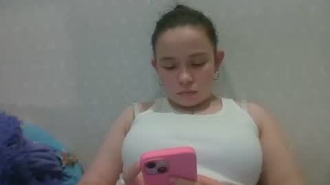 Snapshot of rialowelyt chatting on 06-03-26, 02:33 RiaLowelyt online show from 06-03-26, 02:33