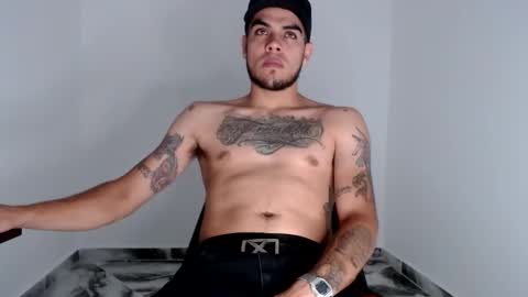 Snapshot of riancum chatting on 11-23-25, 07:02 juan online show from 11-23-25, 07:02