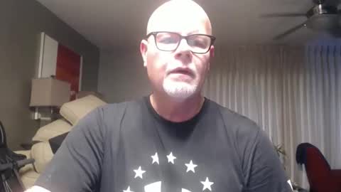 Snapshot of rich32937 chatting on 04-19-26, 06:43 rich32937 online show from 04-19-26, 06:43